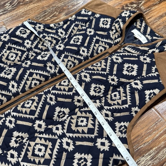 Entro Navy White Aztec Southwestern Quilted Full Zip Front Vest Size S EUC - Picture 4 of 4